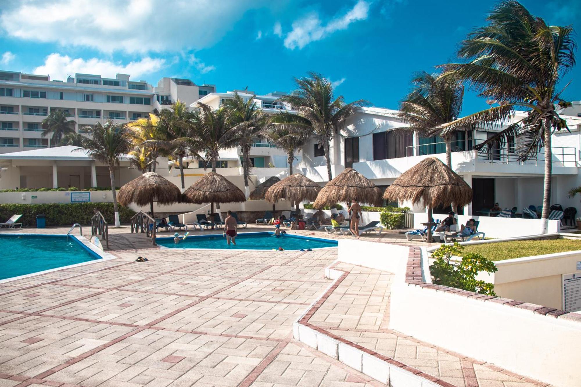Beachfront Apartments Cancún Exterior foto